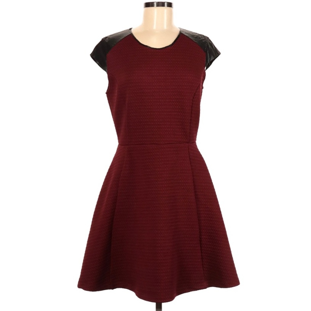Mossimo Causual Fit and Flare Dress - Small